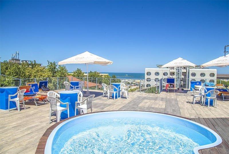 Hotel Leonardo Cesenatico Ngoại thất bức ảnh